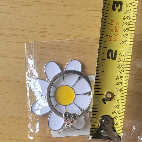 BETSEY JOHNSON Floral Blue and Cream Women's Crossbody Bag With Daisy Keychain - Picture 6 of 8